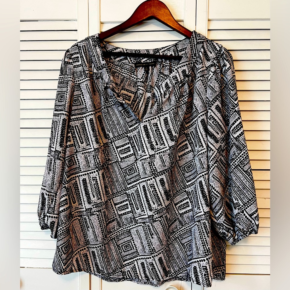 Adrienne Vittadini white black patterned blouse 3/4 sleeves elastic cuff 1X